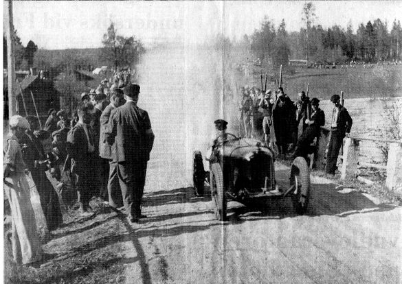 Adolf Westerblom kallad Spak-Adolf i en Anzani på startlinjen 1935.jpg